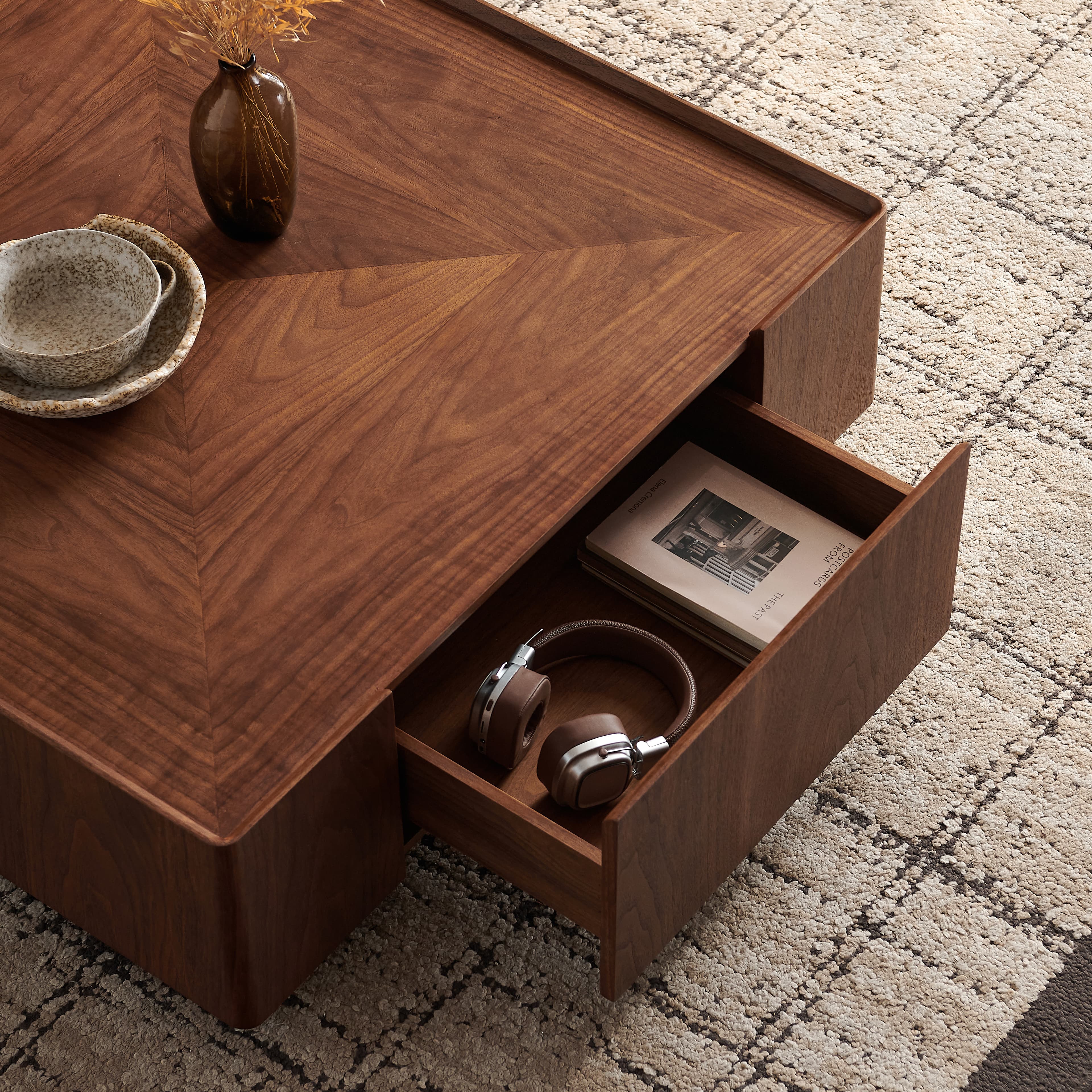 35.4-inch coffee table, square walnut wood design, suitable for living room. Walnut wood material, suitable for bedroom, living room and office