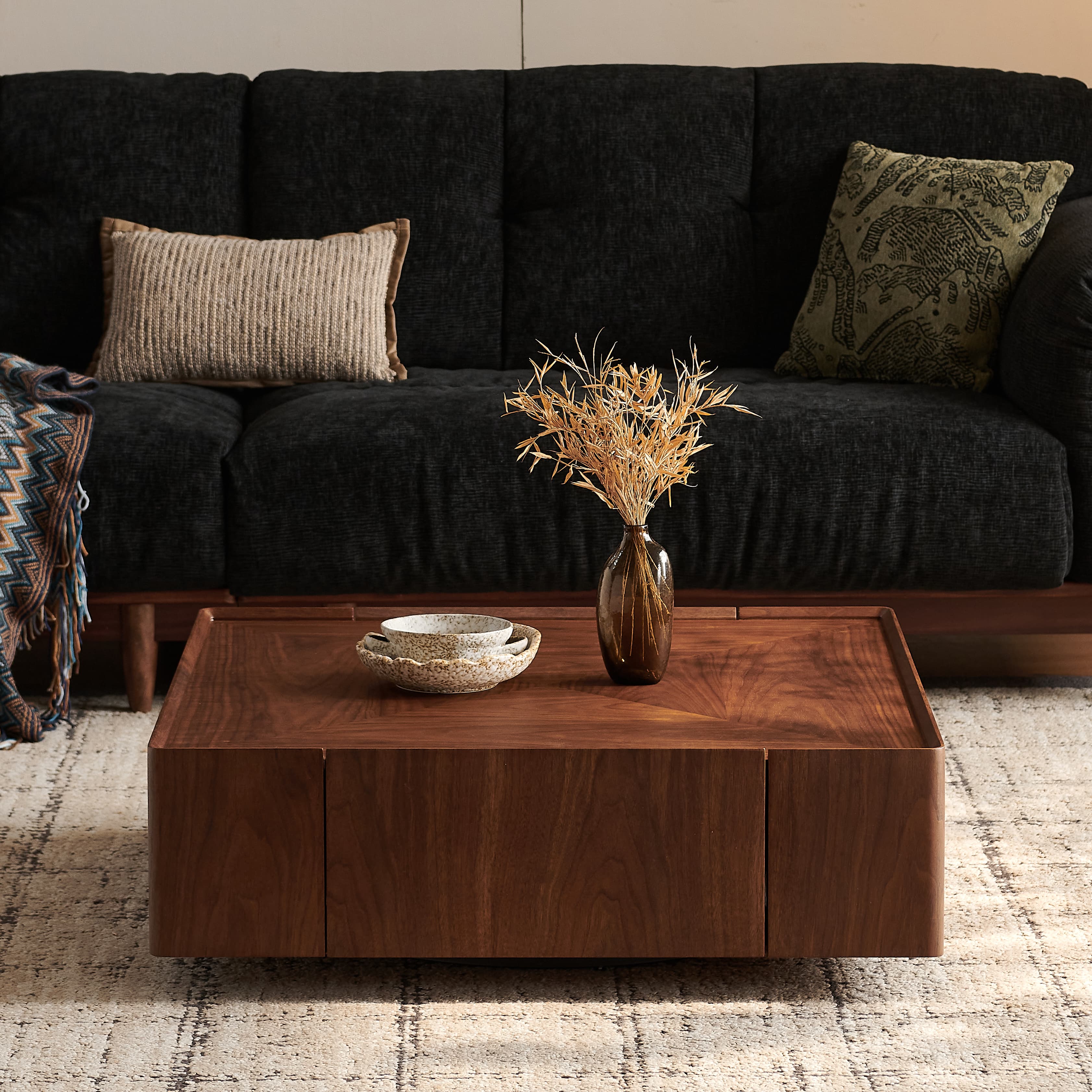 39.3-inch coffee table, square walnut wood design, suitable for living room. Walnut wood material, suitable for bedroom, living room and office